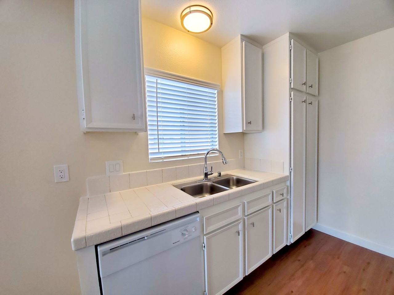 Lauretta 7 - Photo 5 of 25