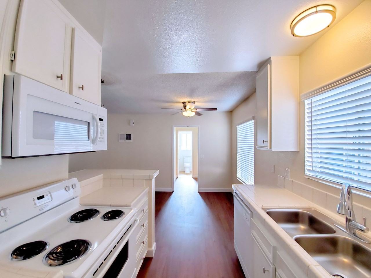 Lauretta 7 - Photo 7 of 25