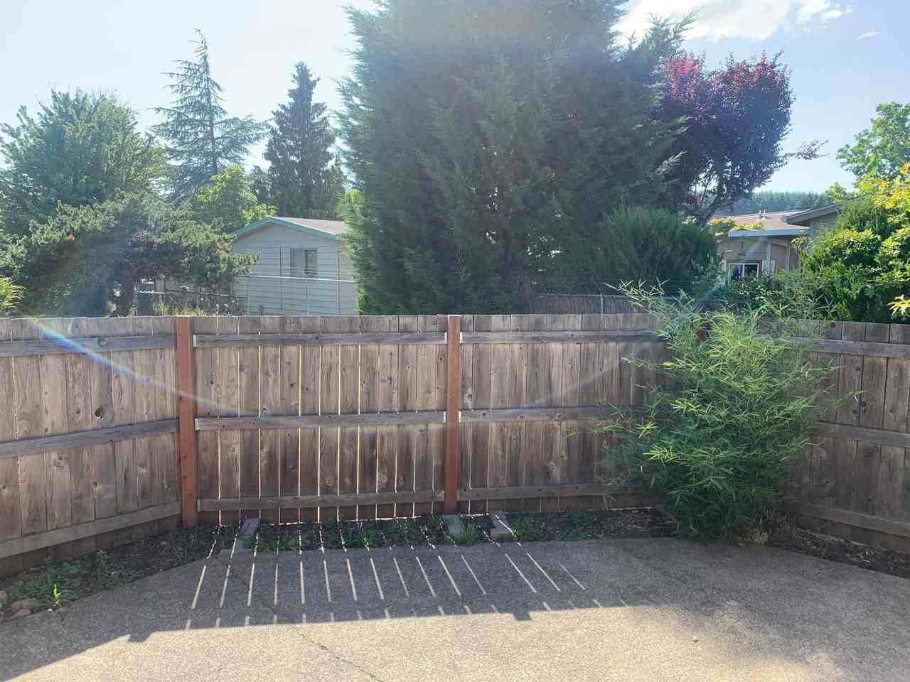 Lan3240 - Photo 2 of 16