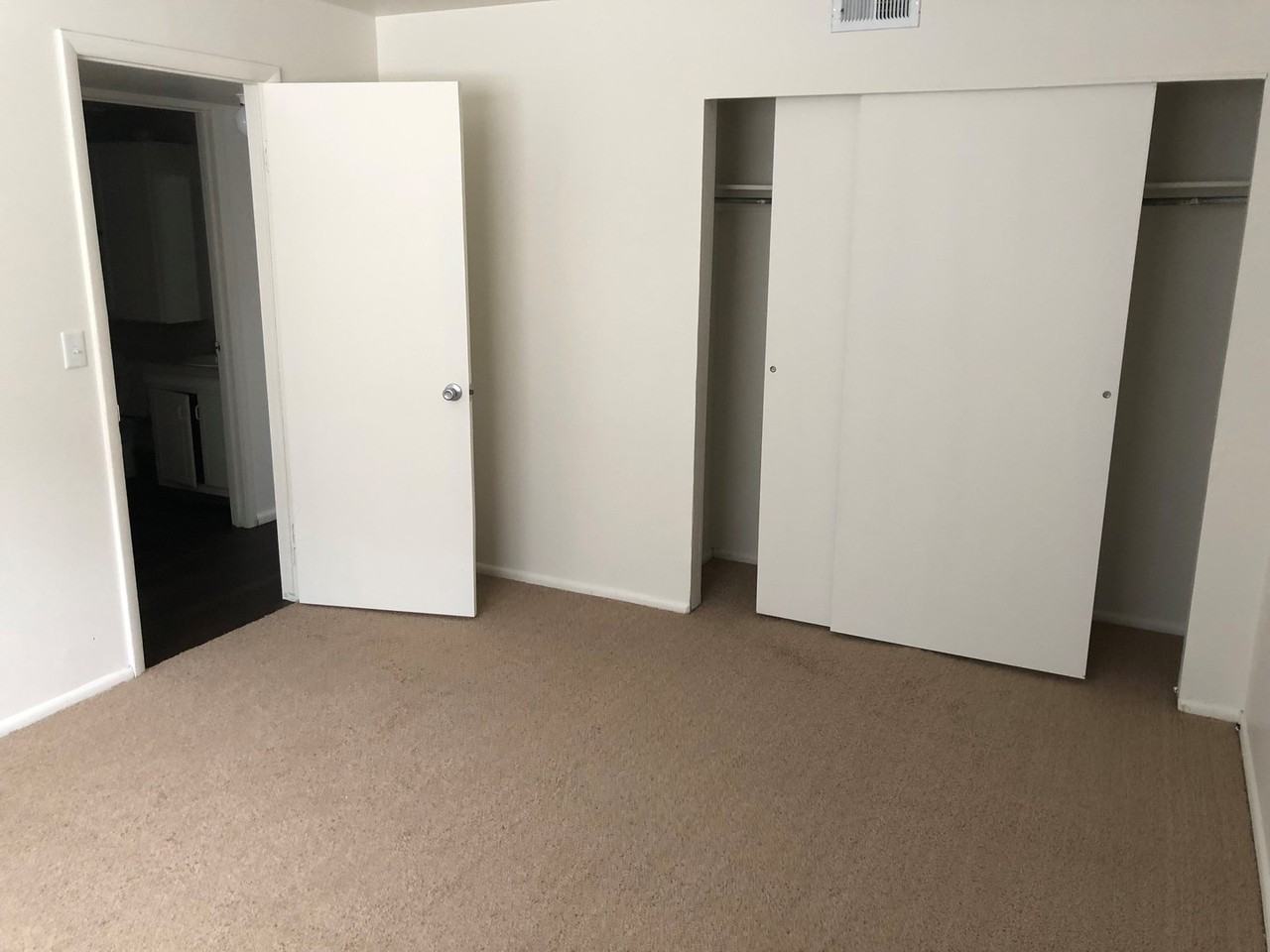 All Seasons Villa - Photo 5 of 7