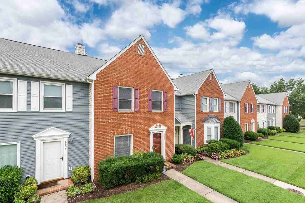 2209 High Bush Cir - Photo 2 of 16