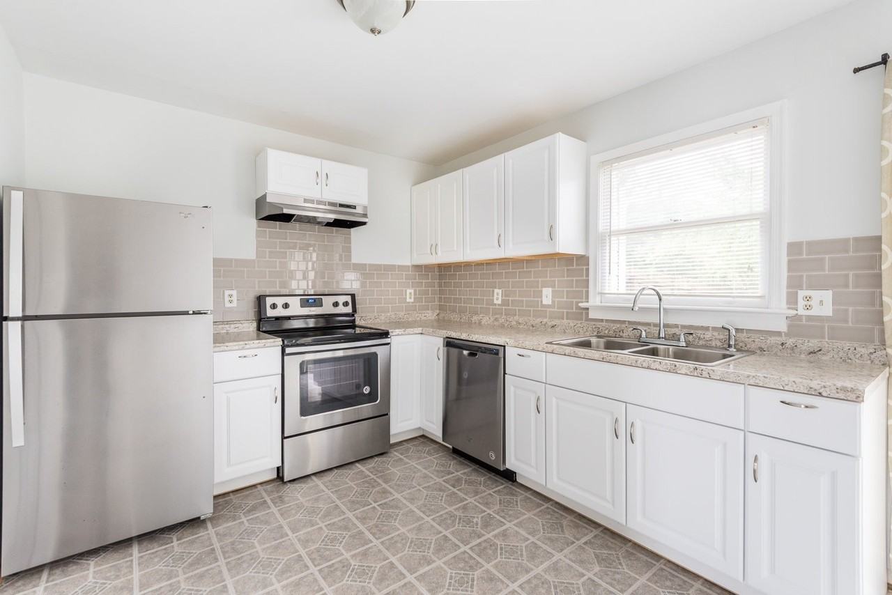 2209 High Bush Cir - Photo 6 of 16