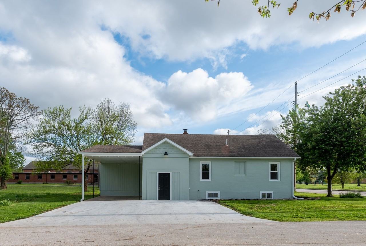 1300 S Campbell Ave - Photo 3 of 23