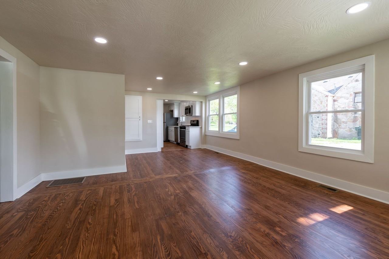 1300 S Campbell Ave - Photo 7 of 23