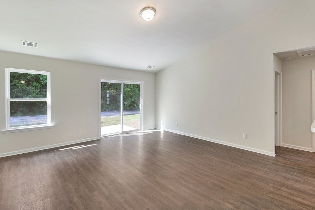 233 Willis Way - Photo 5 of 13