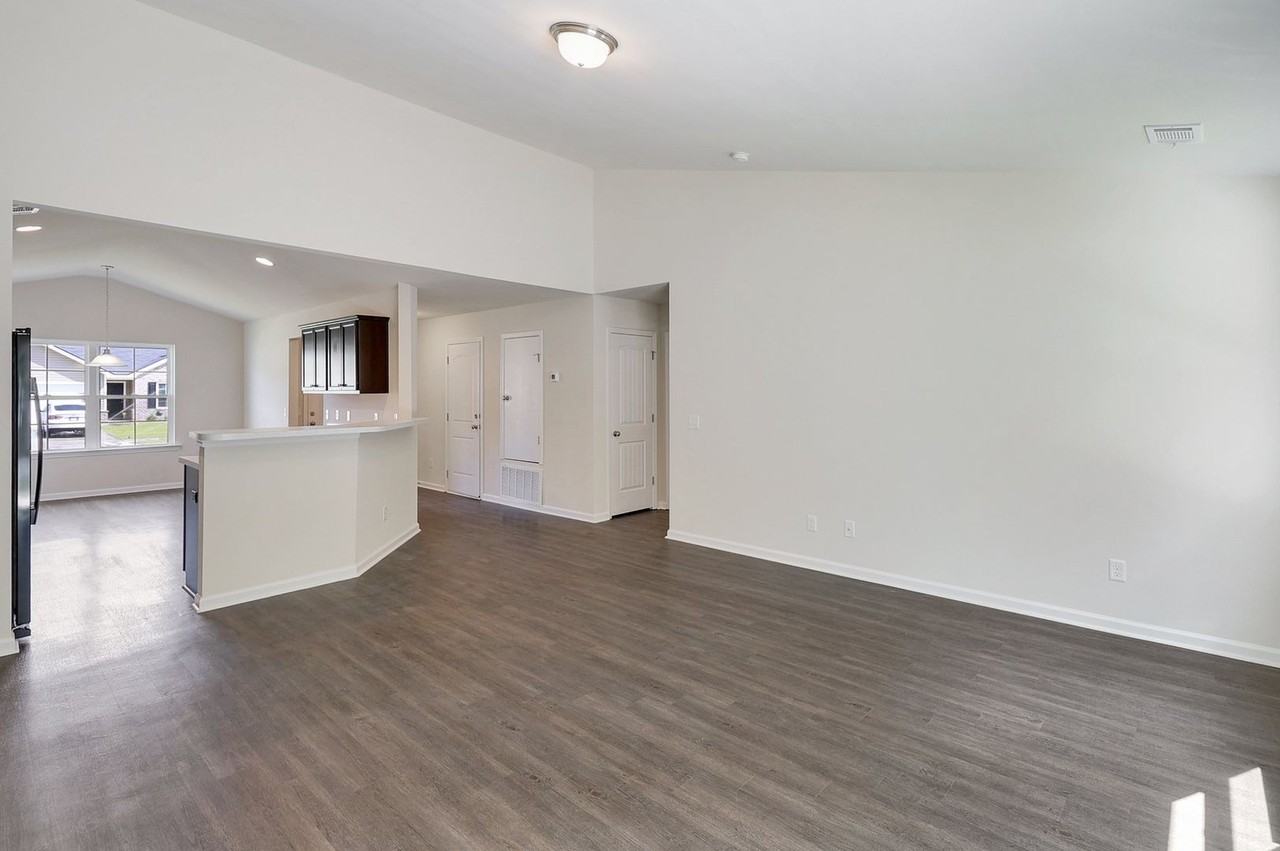 233 Willis Way - Photo 6 of 13