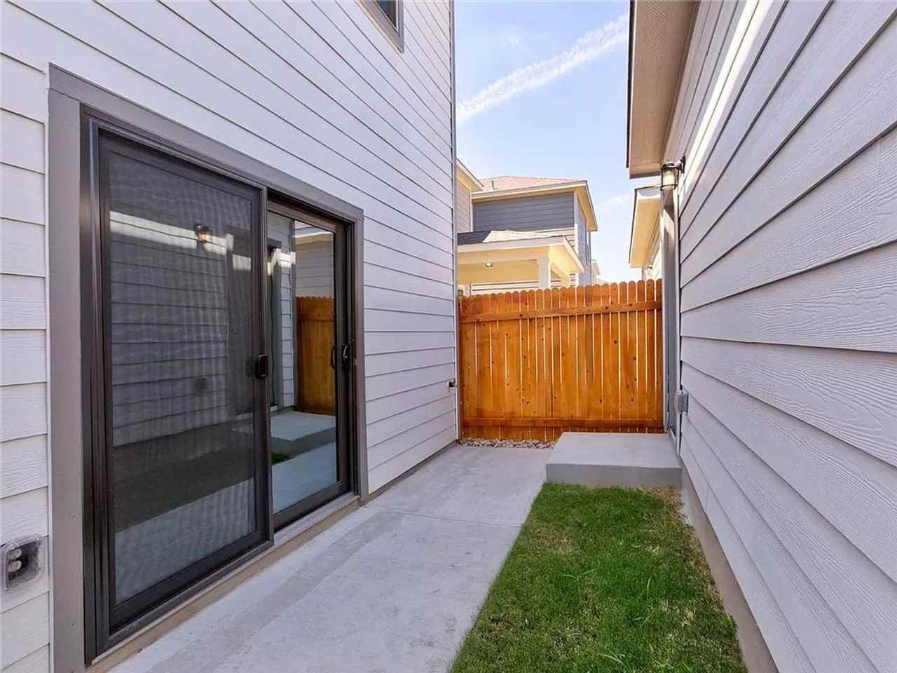 1749 Yaupon Grove Ln - Photo 4 of 7