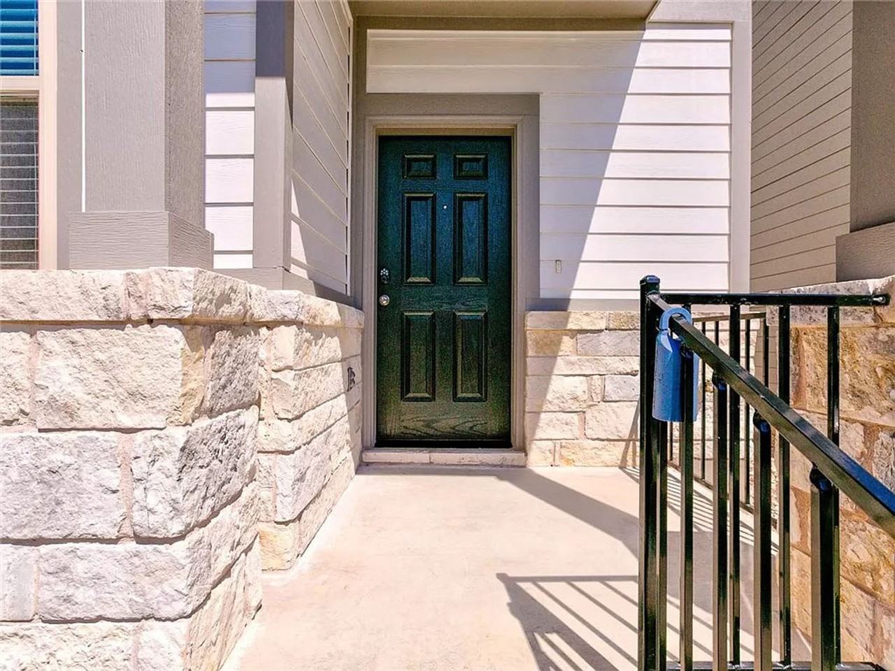 1749 Yaupon Grove Ln - Photo 2 of 7
