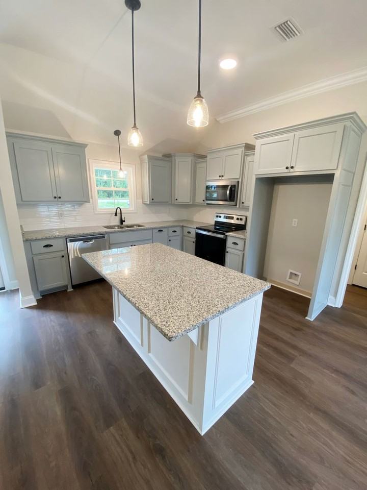 422 Peters St - Photo 4 of 19