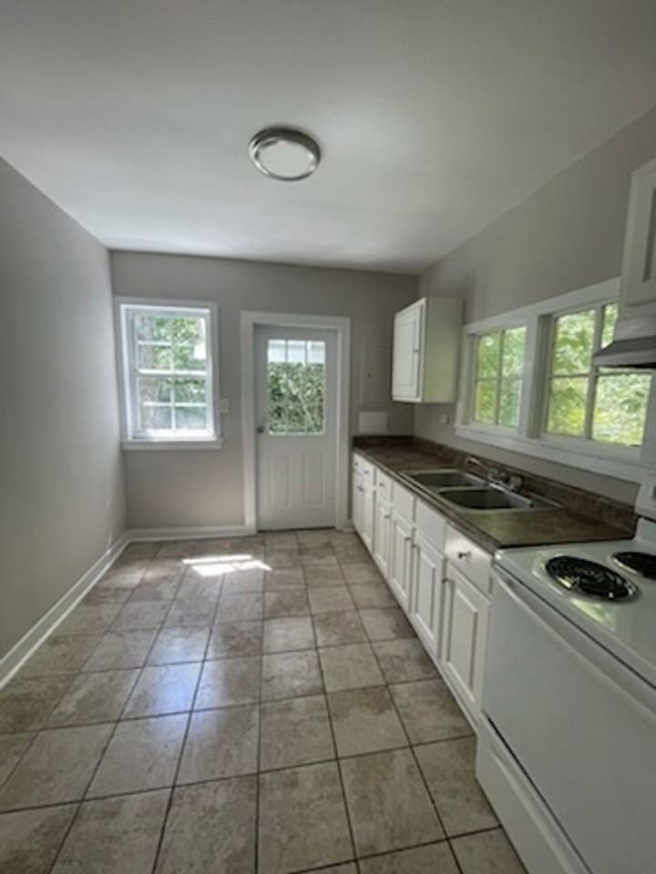 122 S Main St - Photo 4 of 8