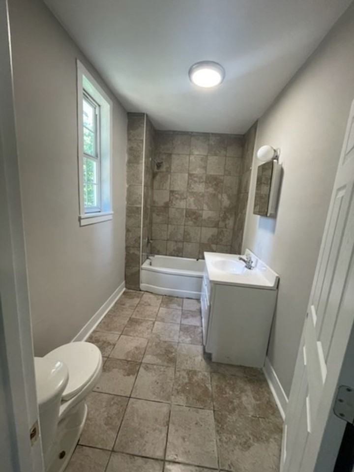 122 S Main St - Photo 5 of 8