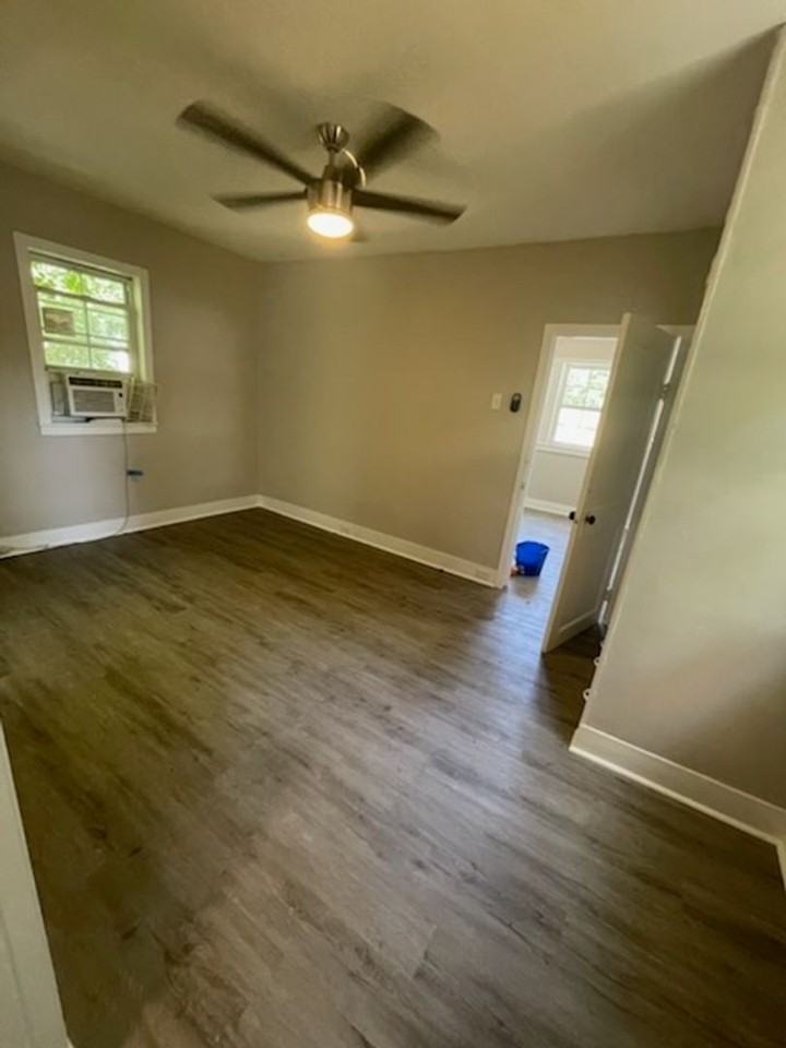 122 S Main St - Photo 6 of 8