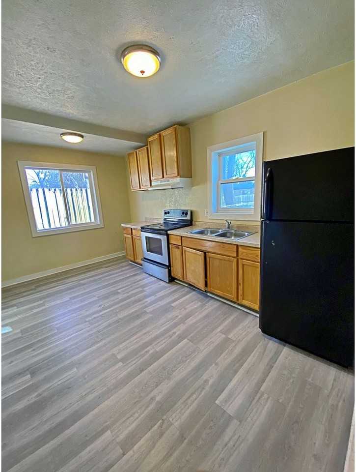 4657 Camden Ave - Photo 3 of 13