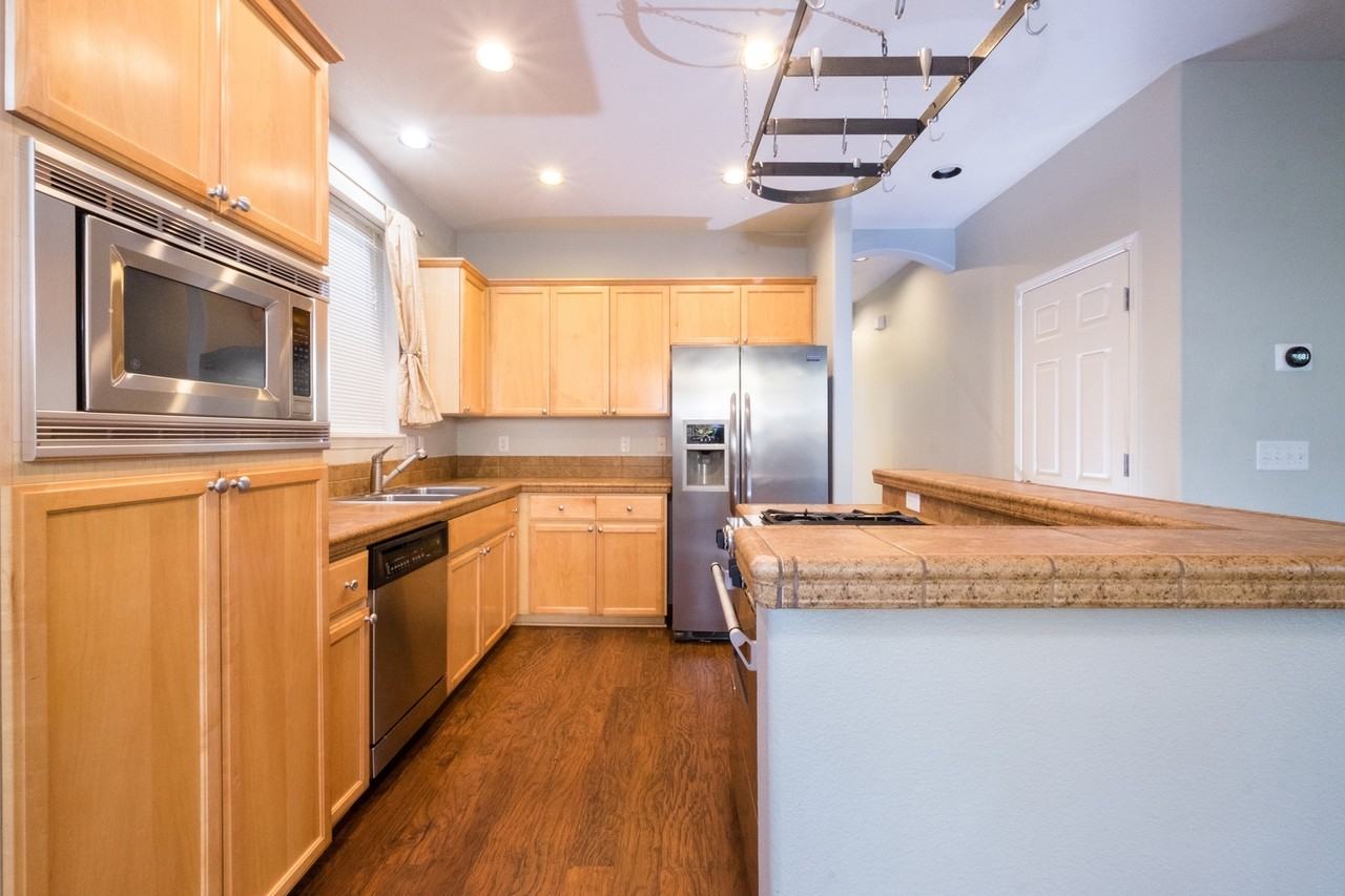 1001 Se Roundelay St - Photo 2 of 15