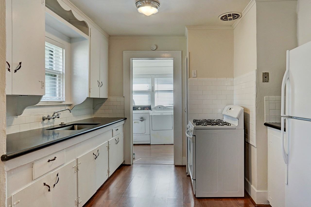 1926 W Mckinney St - Photo 2 of 10