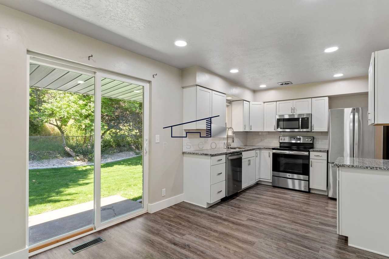 1334 Henderson Dr - Photo 7 of 35