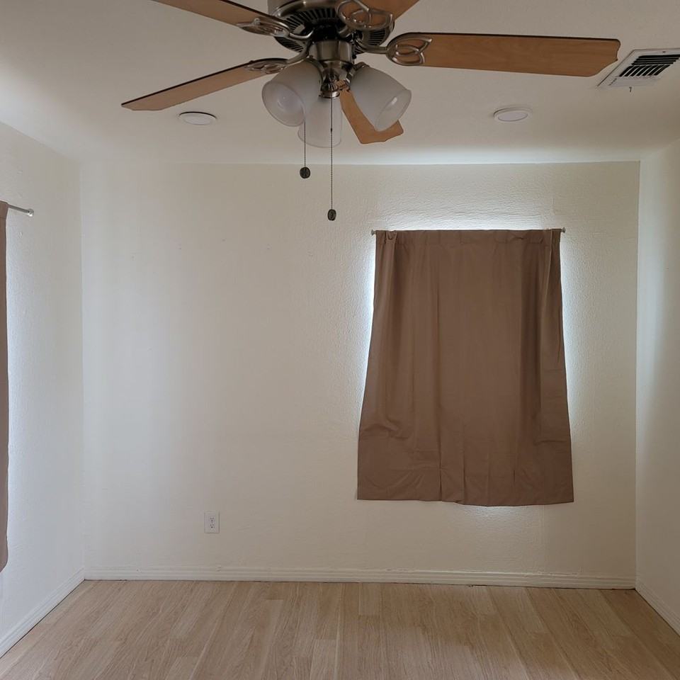 605 S Carver St - Photo 3 of 8