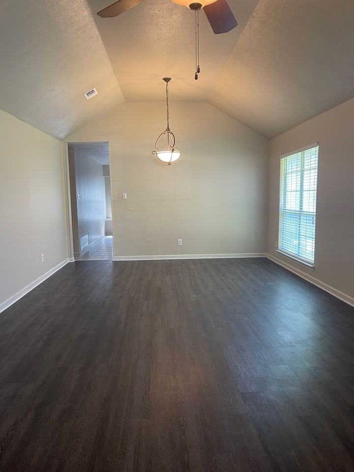 7816 Rogue River Trl - Photo 6 of 32