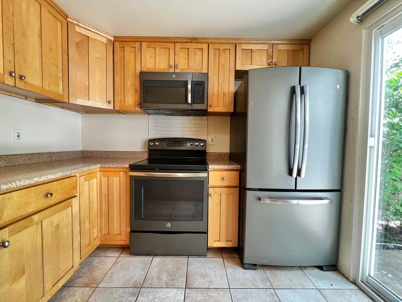 4536 Seaway Cir - Photo 2 of 26