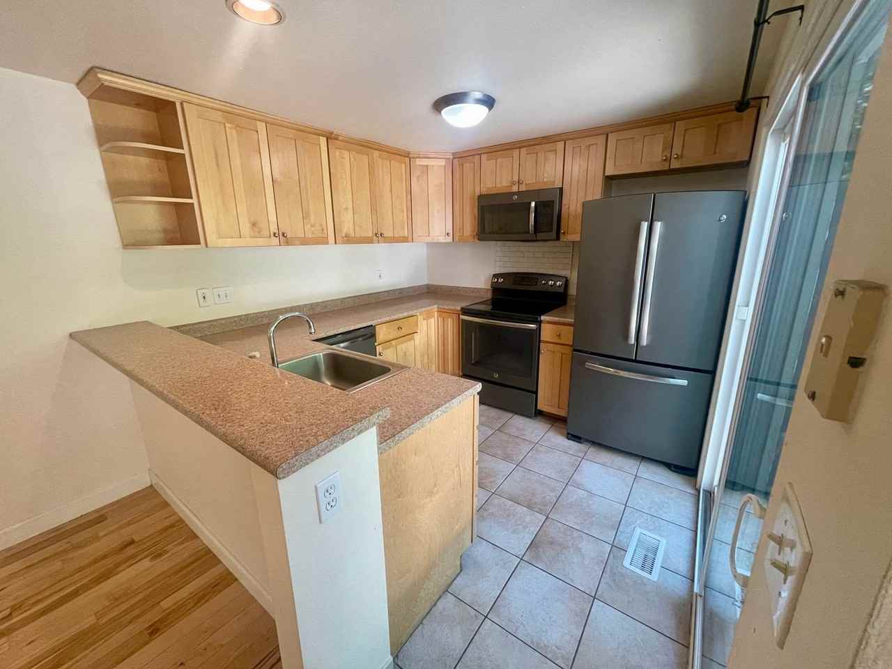 4536 Seaway Cir - Photo 3 of 26