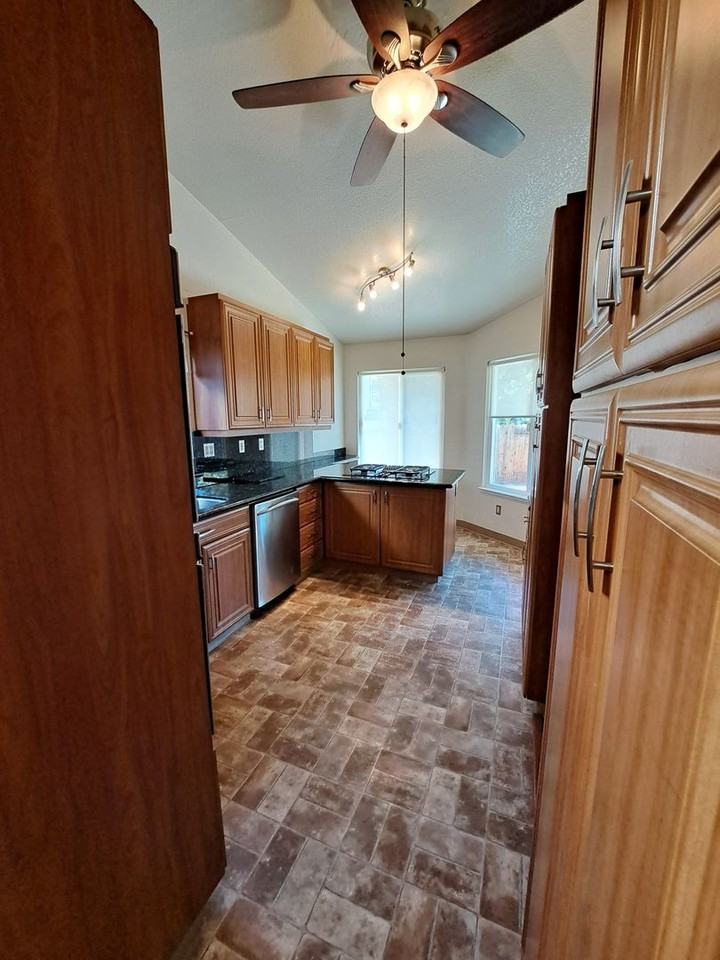 143 Buttercup Cir - Photo 5 of 34