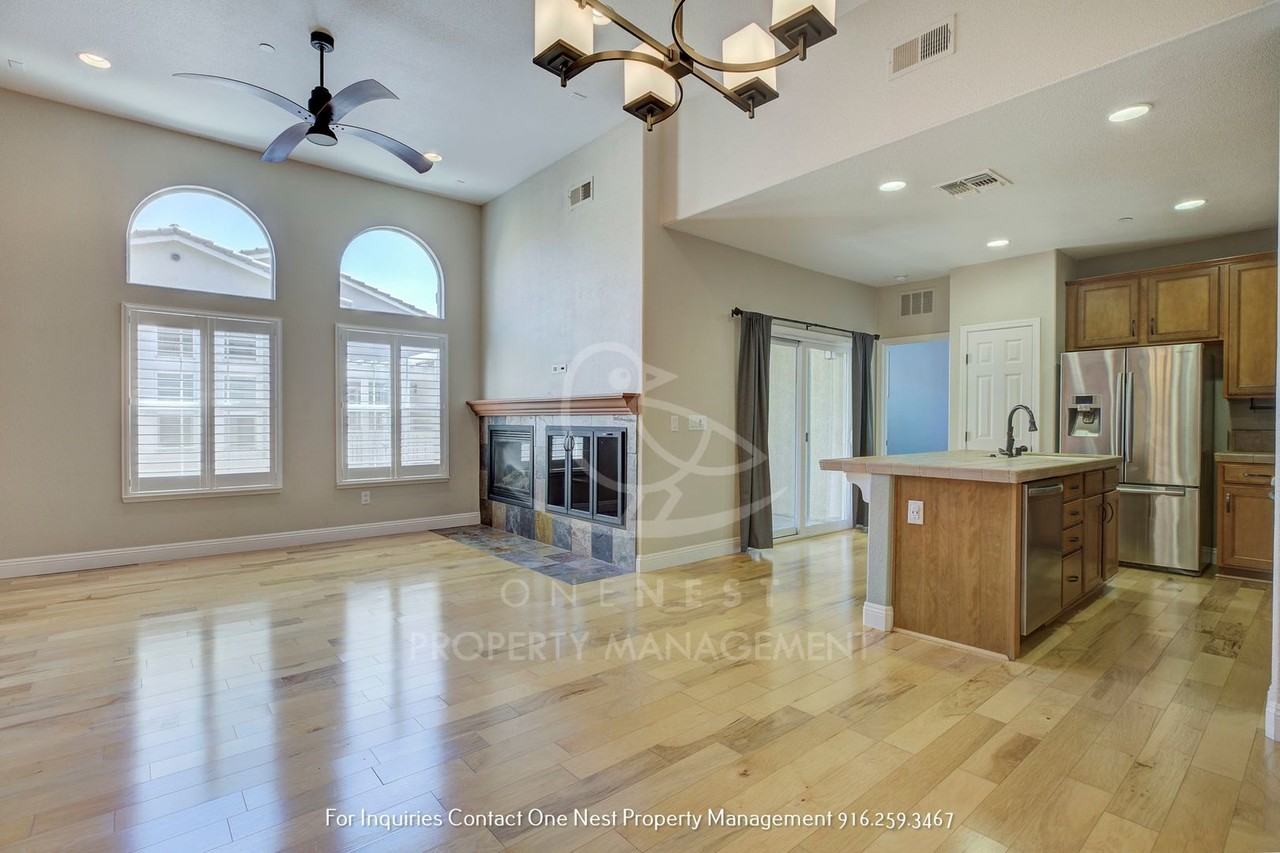 2050 Sierra View Cir #1 - Photo 6 of 24