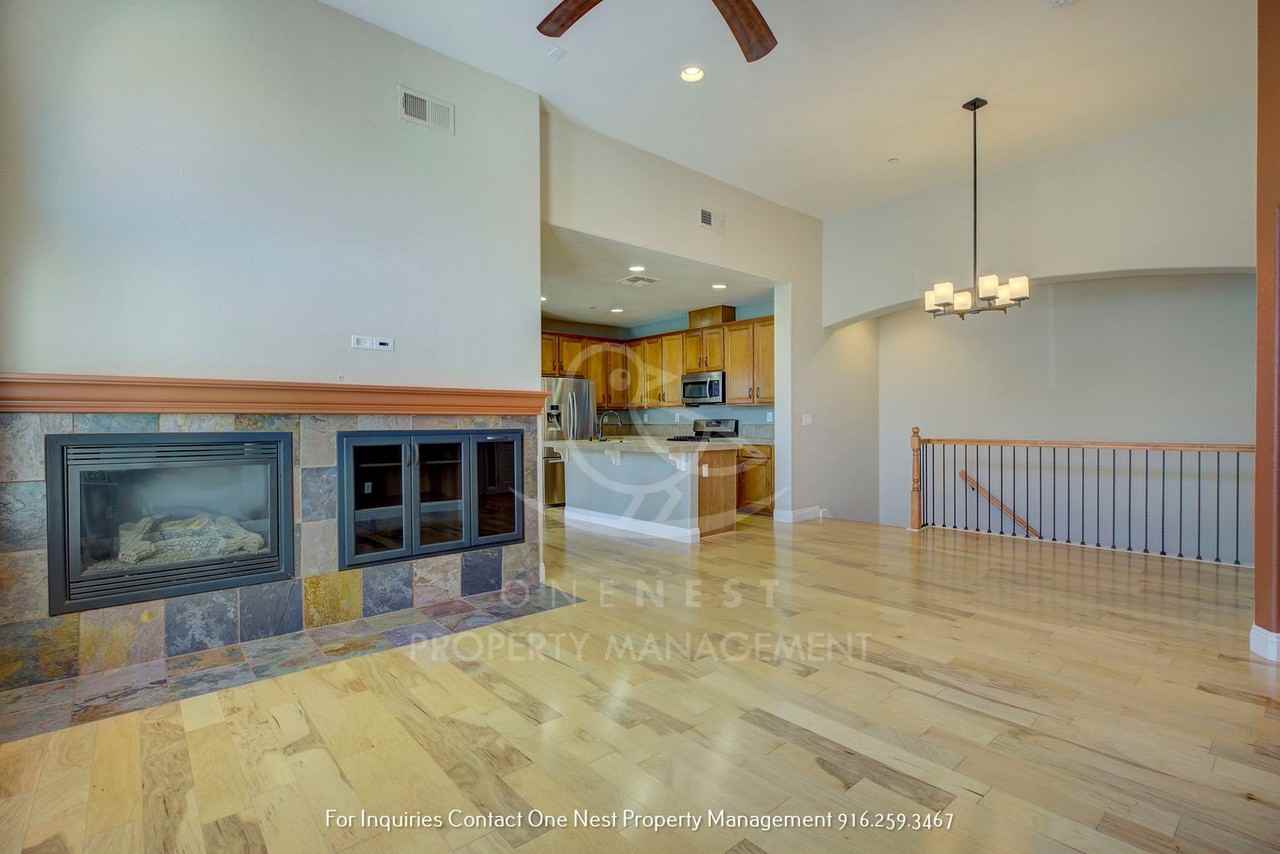 2050 Sierra View Cir #1 - Photo 7 of 24