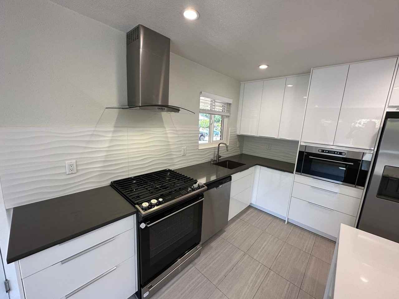 3100 Sandalwood Ct - Photo 2 of 19