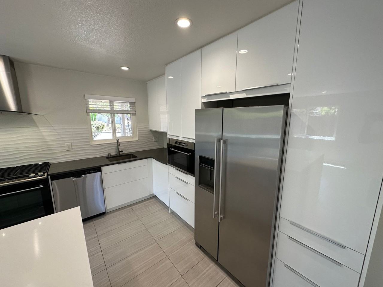 3100 Sandalwood Ct - Photo 3 of 19