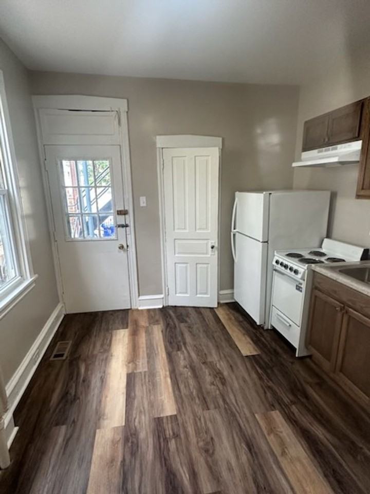 211 South 8th Street - Photo 3 of 10