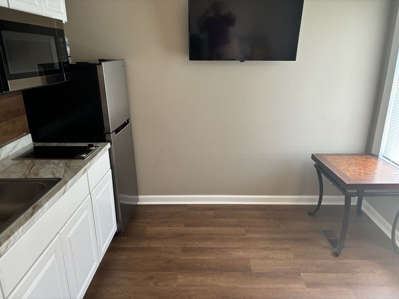 100 Waterford Dr - Photo 4 of 10