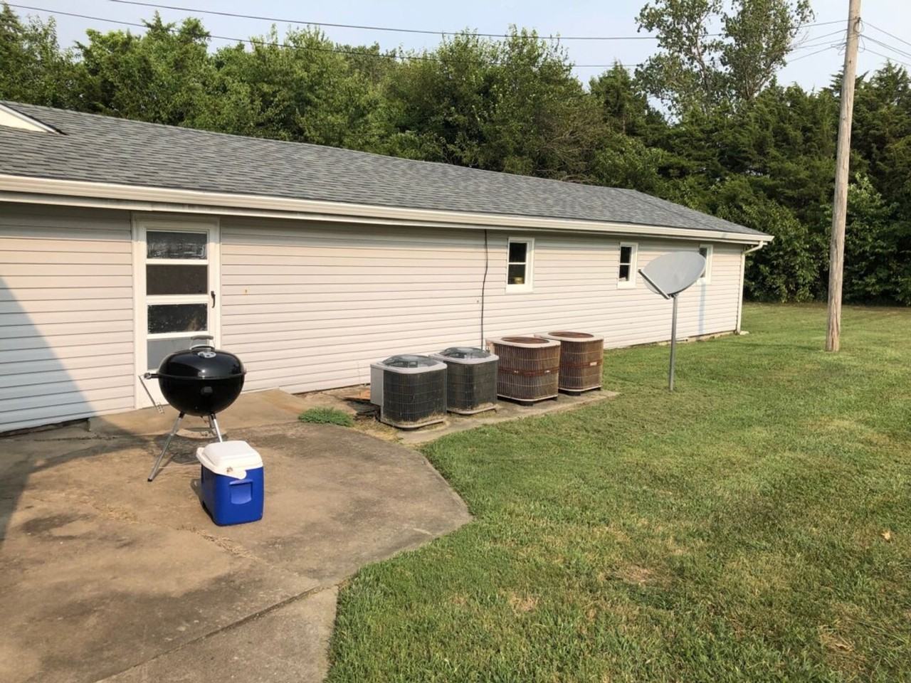 302 W Neosho St - Photo 2 of 18