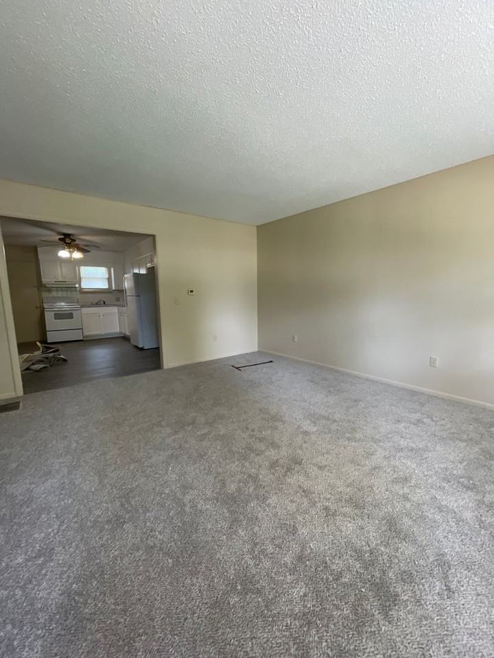 302 W Neosho St - Photo 5 of 18