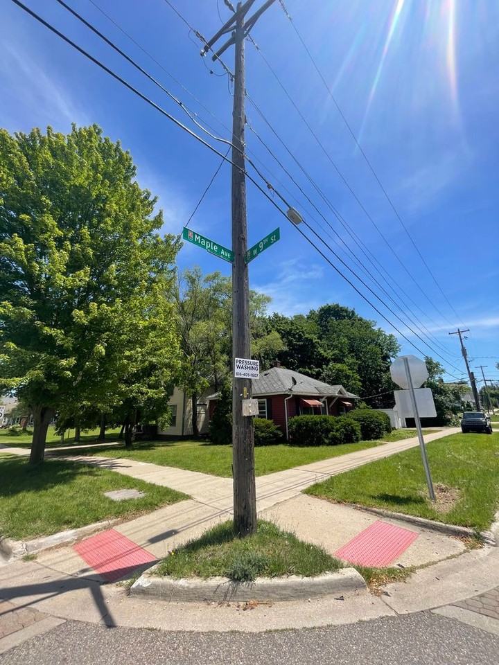 219 Maple Ave - Photo 2 of 12