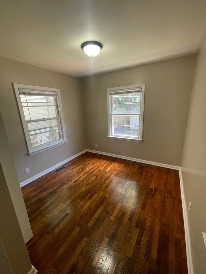 219 Maple Ave - Photo 3 of 12