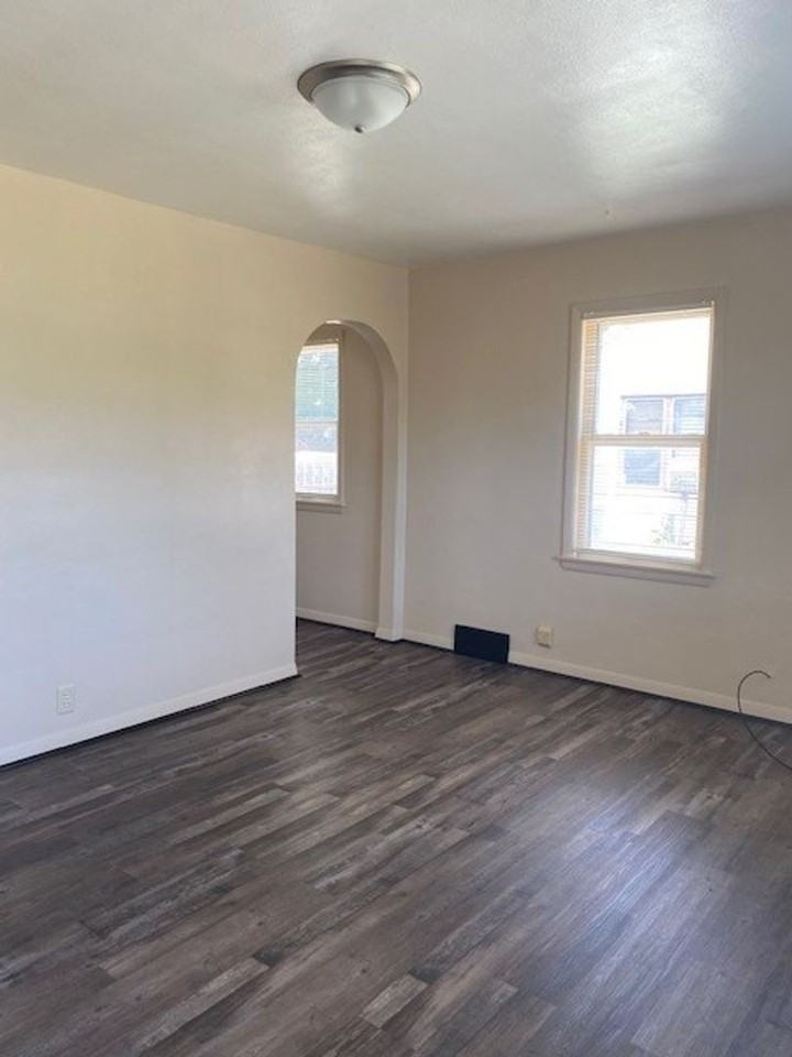 1986 S Mound Ave - Photo 2 of 6