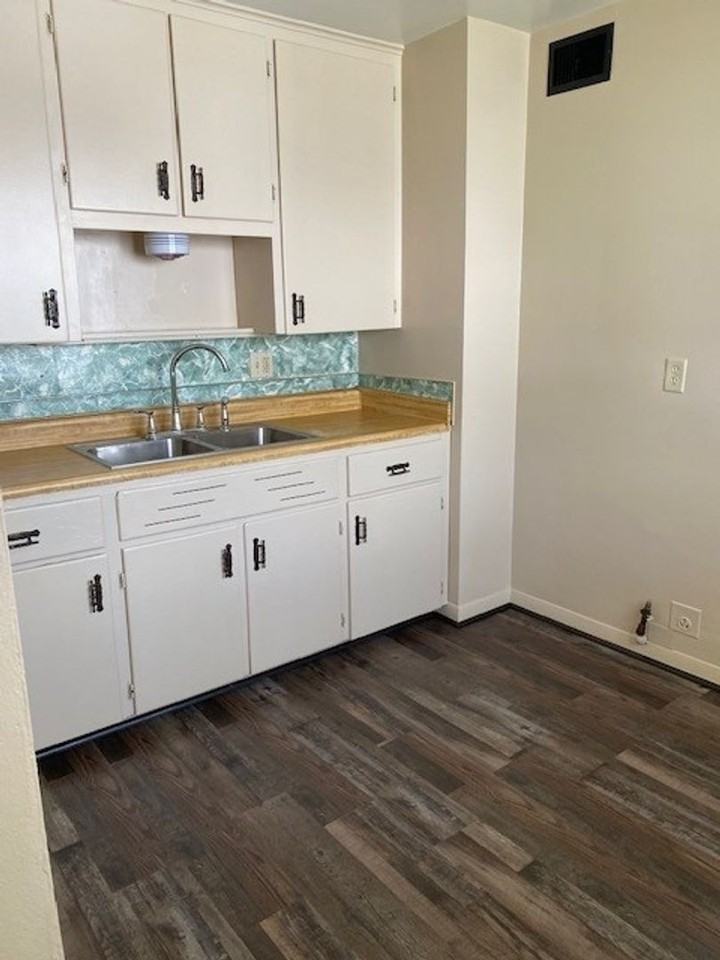 1986 S Mound Ave - Photo 3 of 6