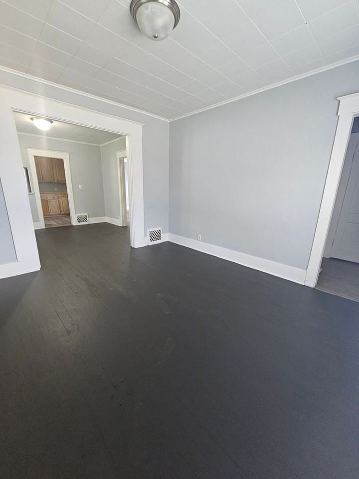 709 N Marquette St - Photo 2 of 8