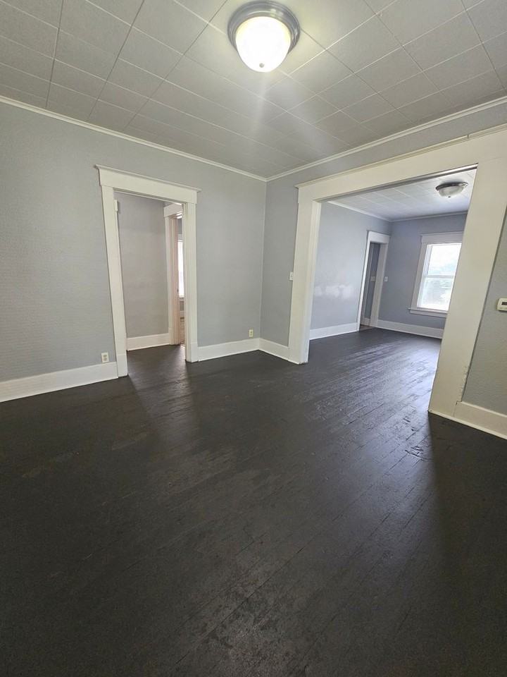 709 N Marquette St - Photo 3 of 8