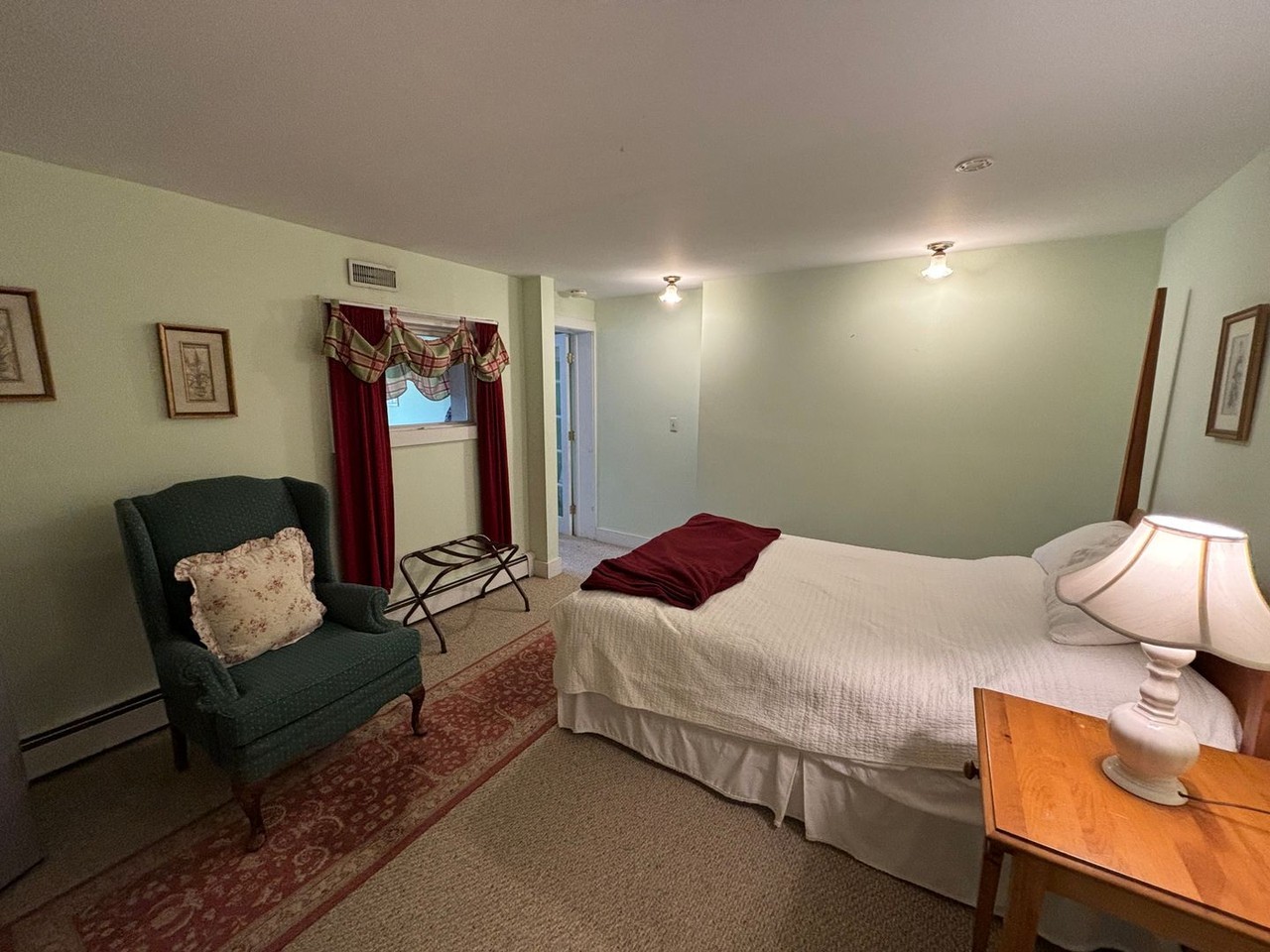 Thornewood Inn - Photo 6 of 13