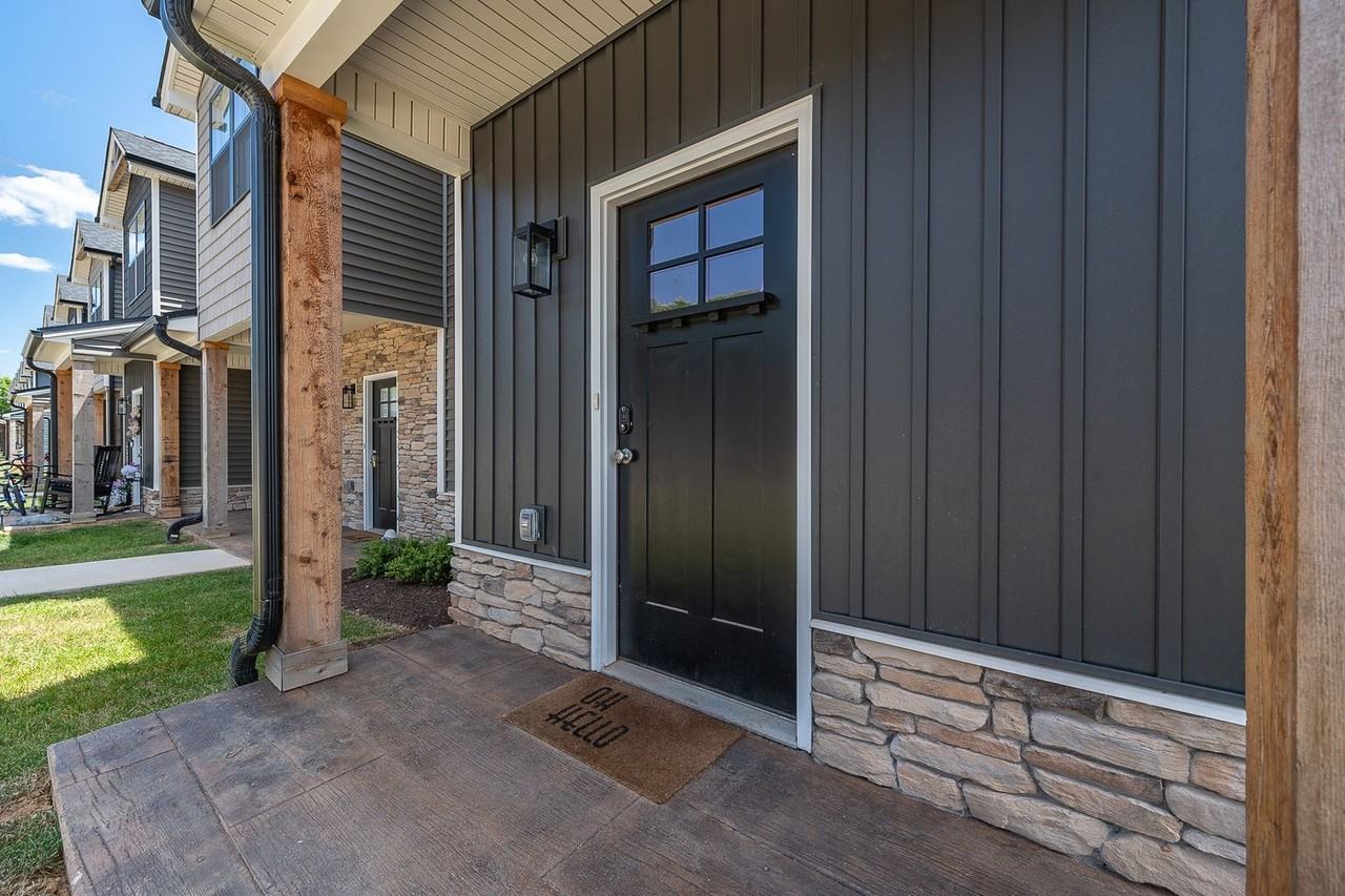 109 Sunburst Villa Dr - Photo 2 of 29