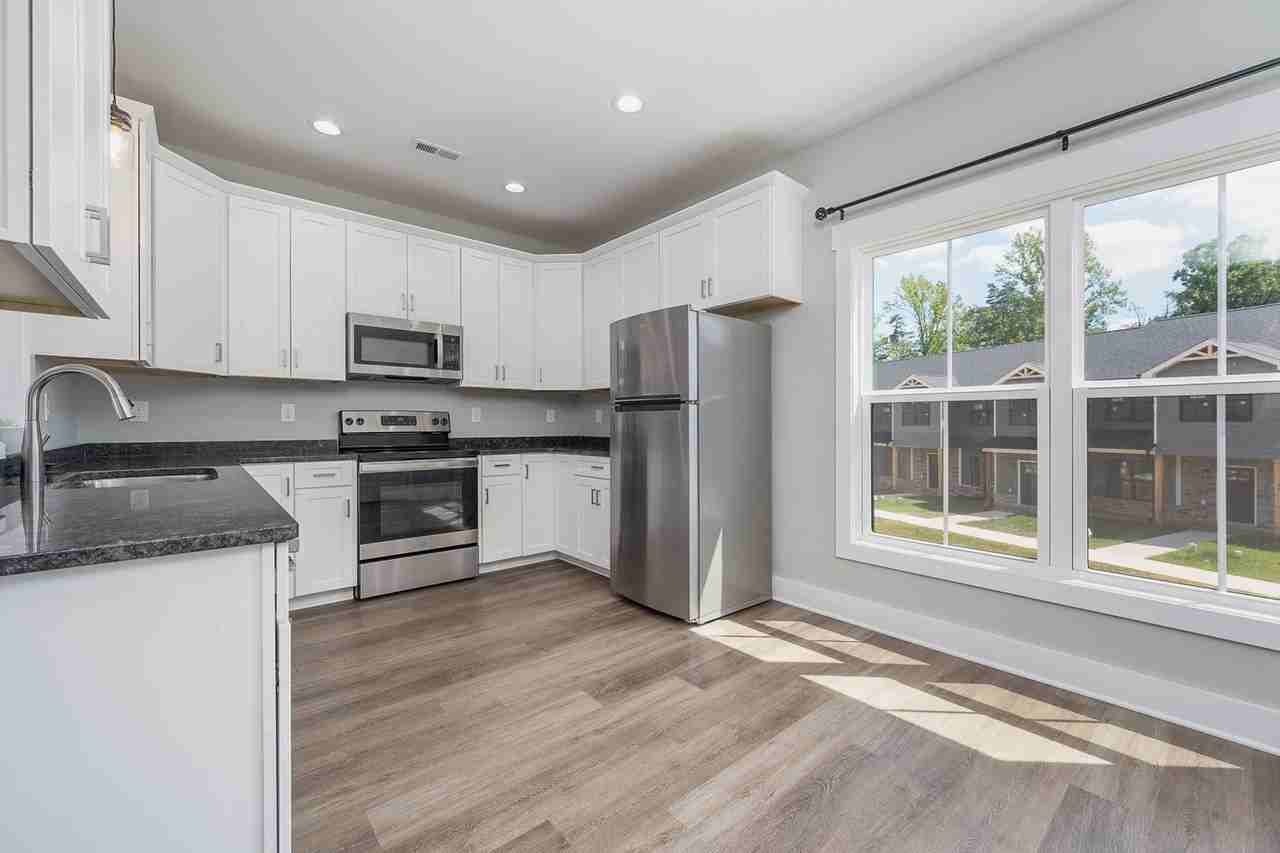 109 Sunburst Villa Dr - Photo 3 of 29