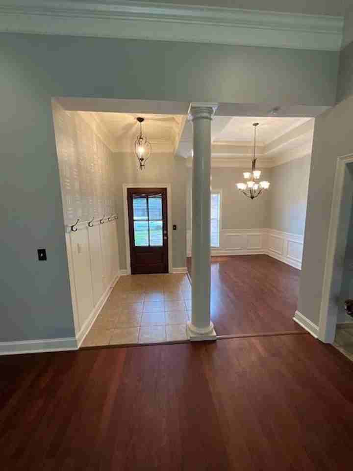 715 Clubhouse Dr - Photo 3 of 17