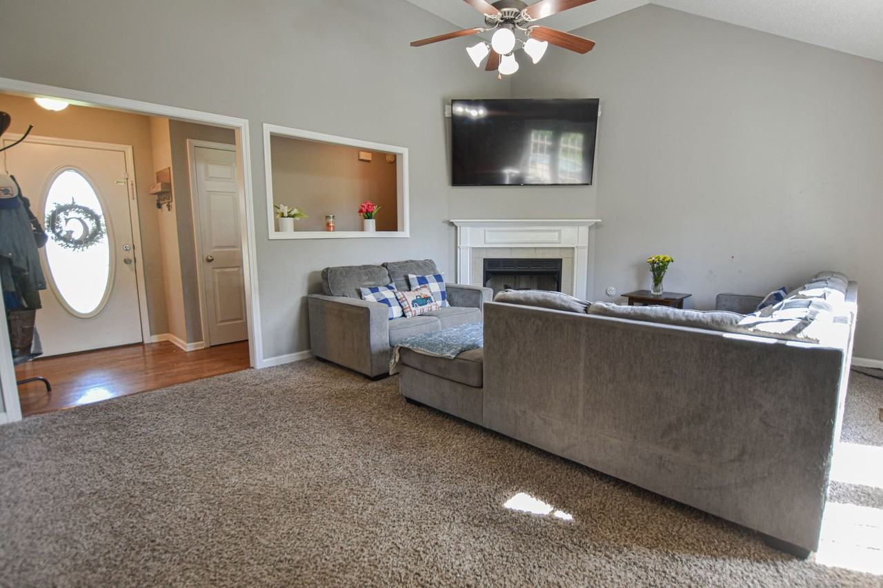 1660 Cedar Springs Ct - Photo 2 of 16