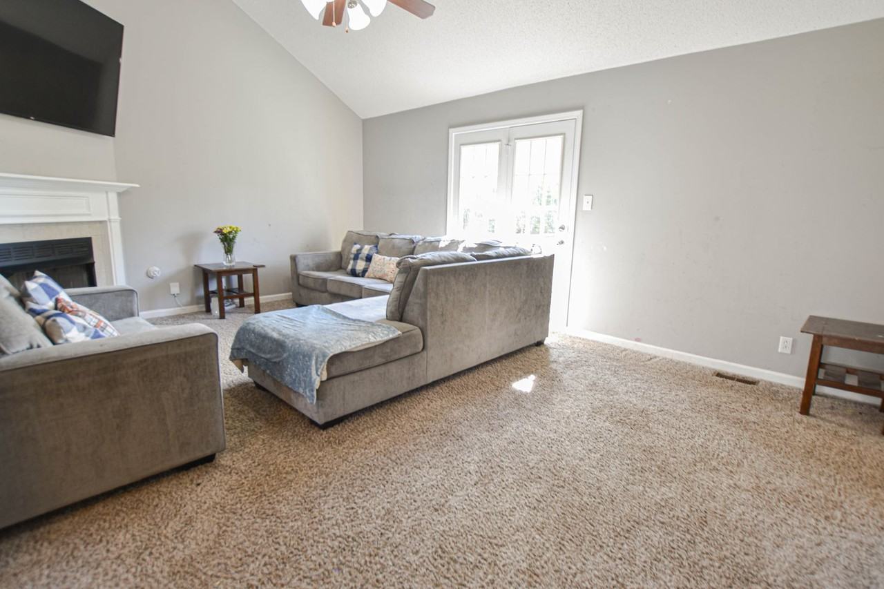 1660 Cedar Springs Ct - Photo 3 of 16
