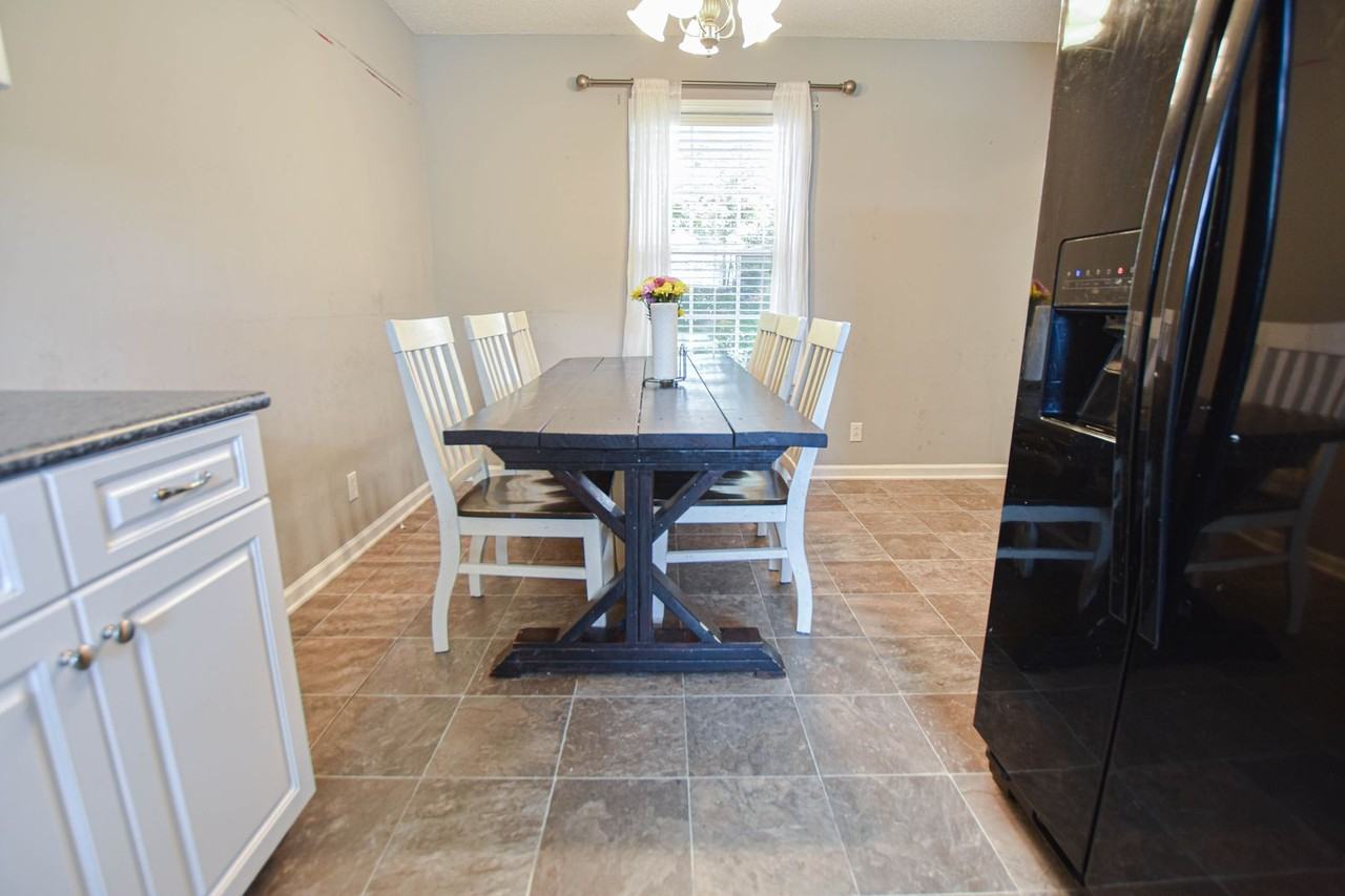 1660 Cedar Springs Ct - Photo 5 of 16