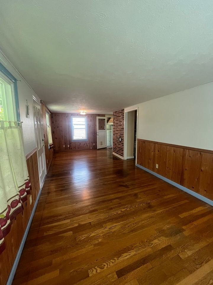 1325 Golden Ave - Photo 2 of 12