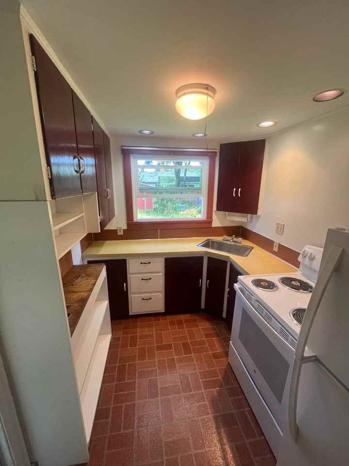 1325 Golden Ave - Photo 3 of 12