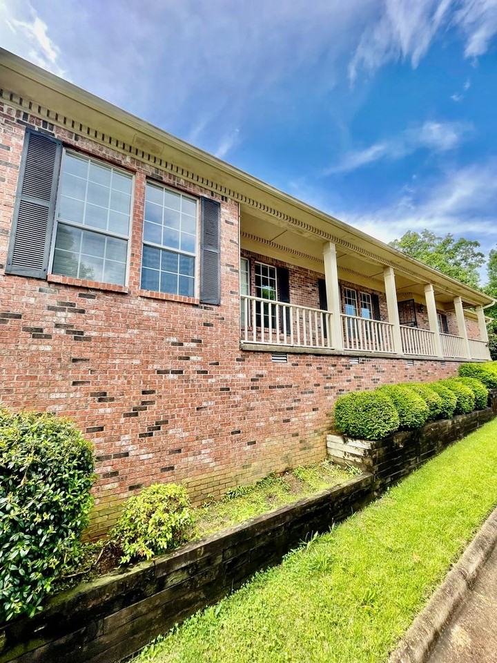 1323 Gleneagles Ln - Photo 3 of 26