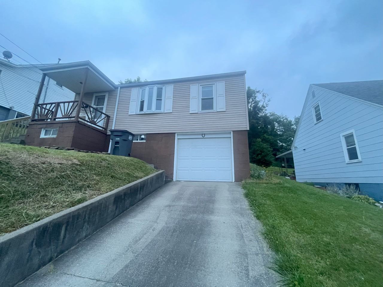 202 Burton Ave - Photo 2 of 11